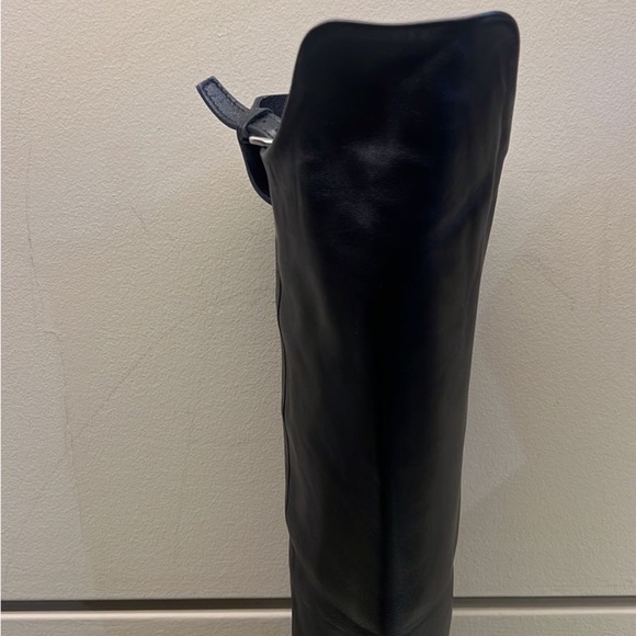 Agl MADE IN ITALY LEATHER Black Heeled Boots with Sleek Silhouette - Picture 7 of 12